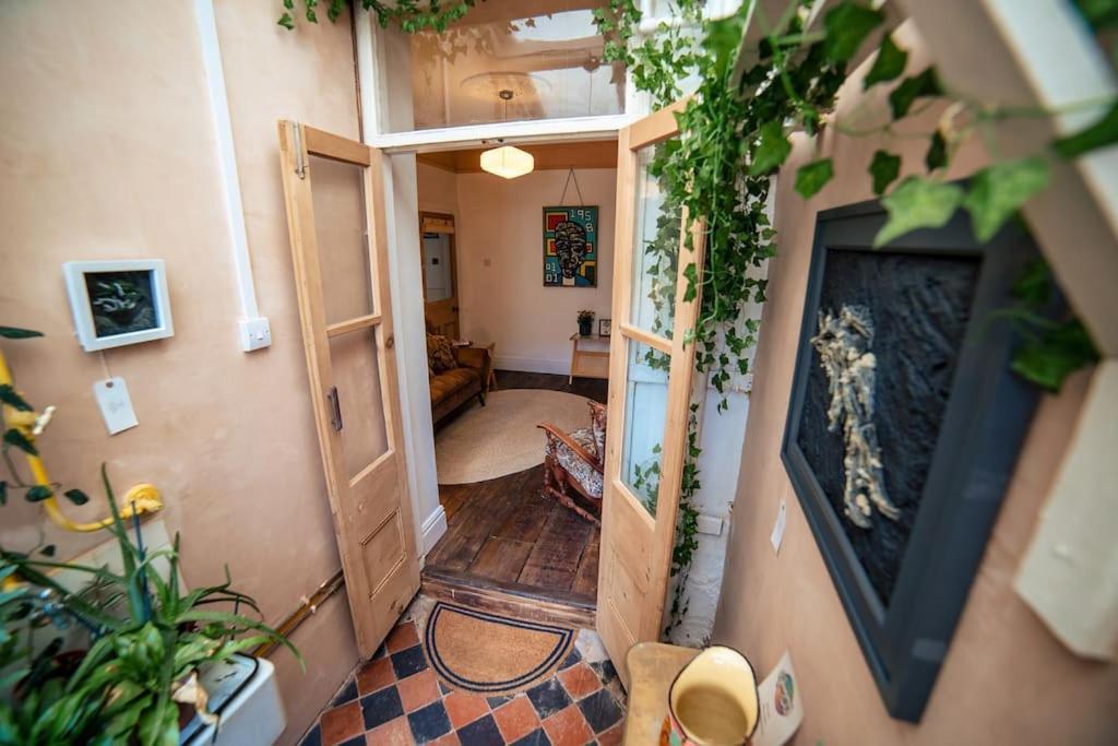 Glenroy Arts Gallery Meets Living Space Cardiff Exterior photo
